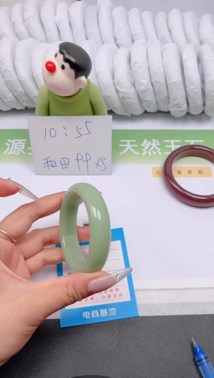 石英质玉手镯未镶嵌18-奶绿52.5