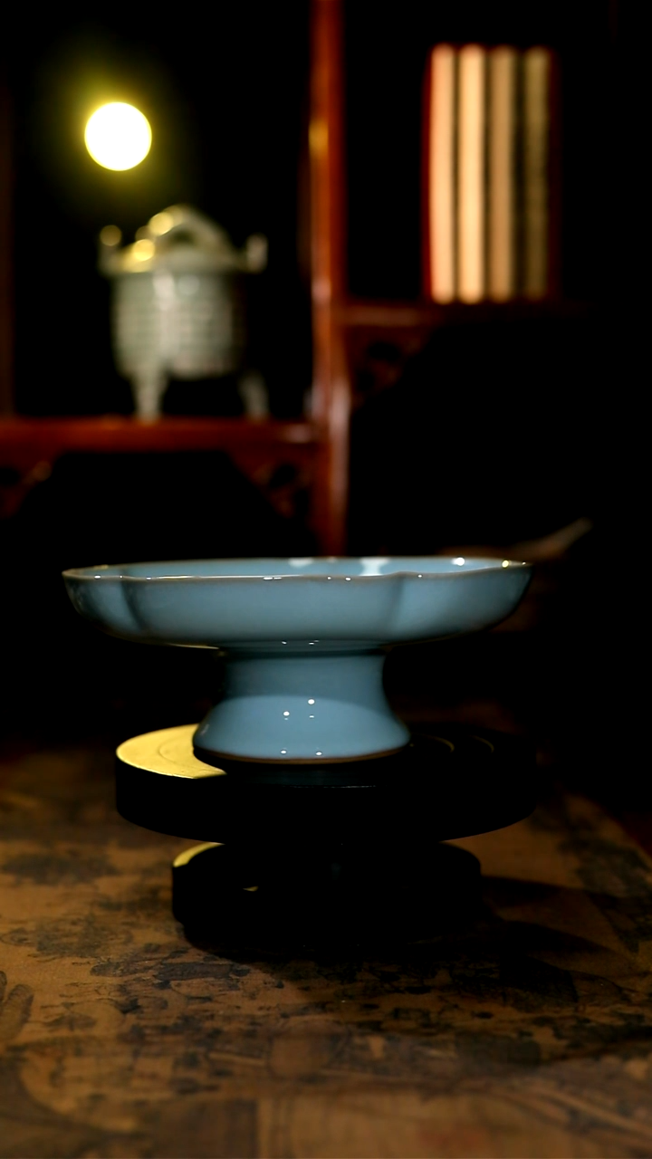 【闪购商品】盘原矿天青釉高足葵口洗