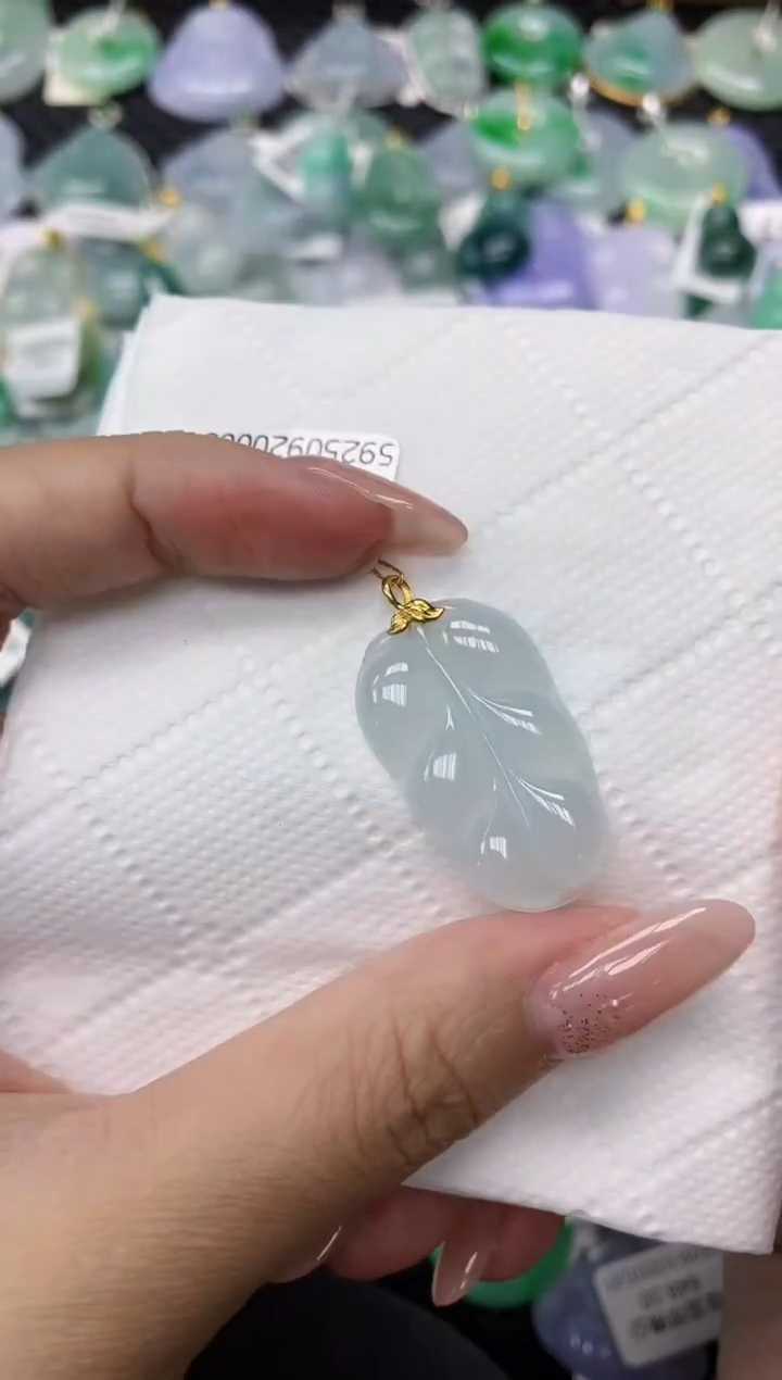 颈饰18K金镶嵌翡翠1111111111