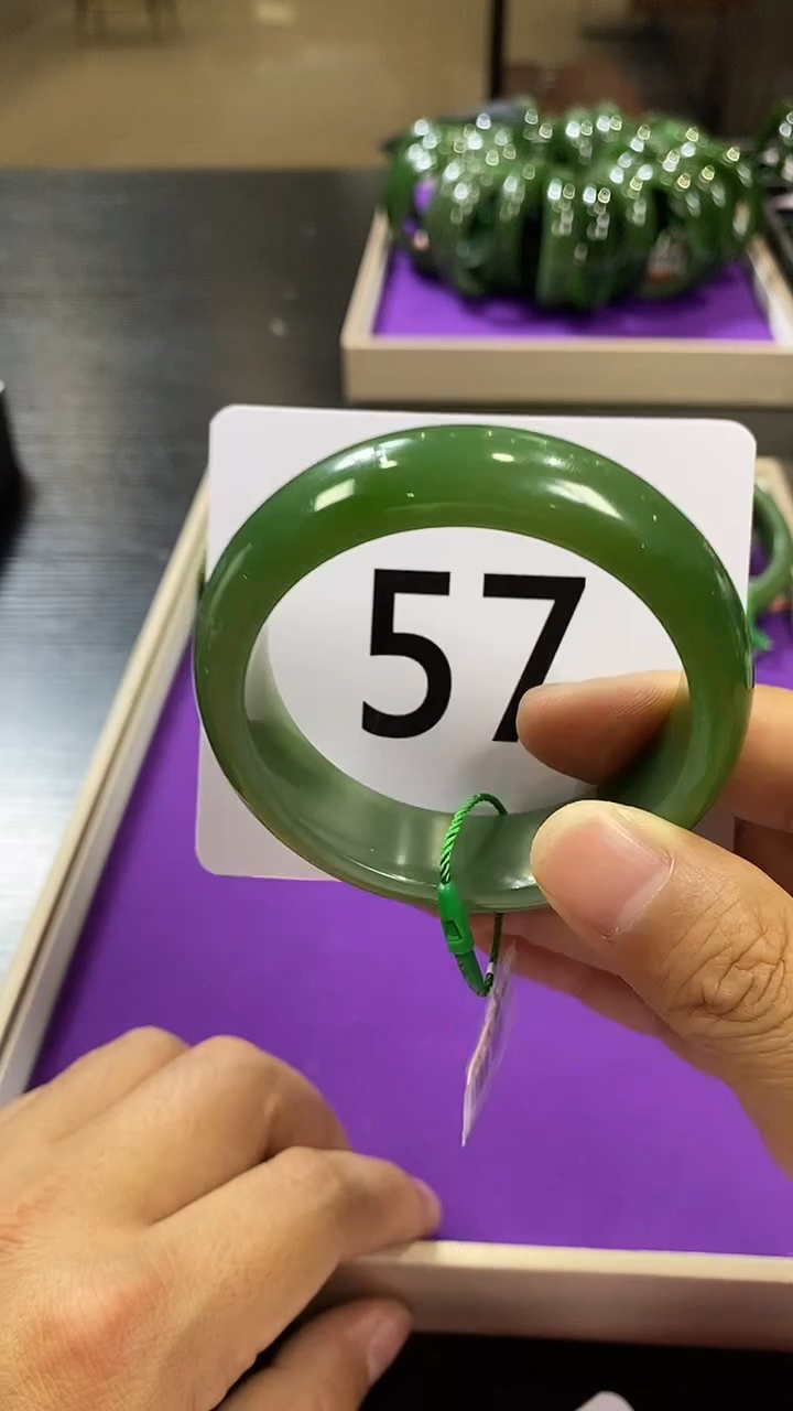 【闪购商品】和田玉碧玉手镯57未镶嵌一个