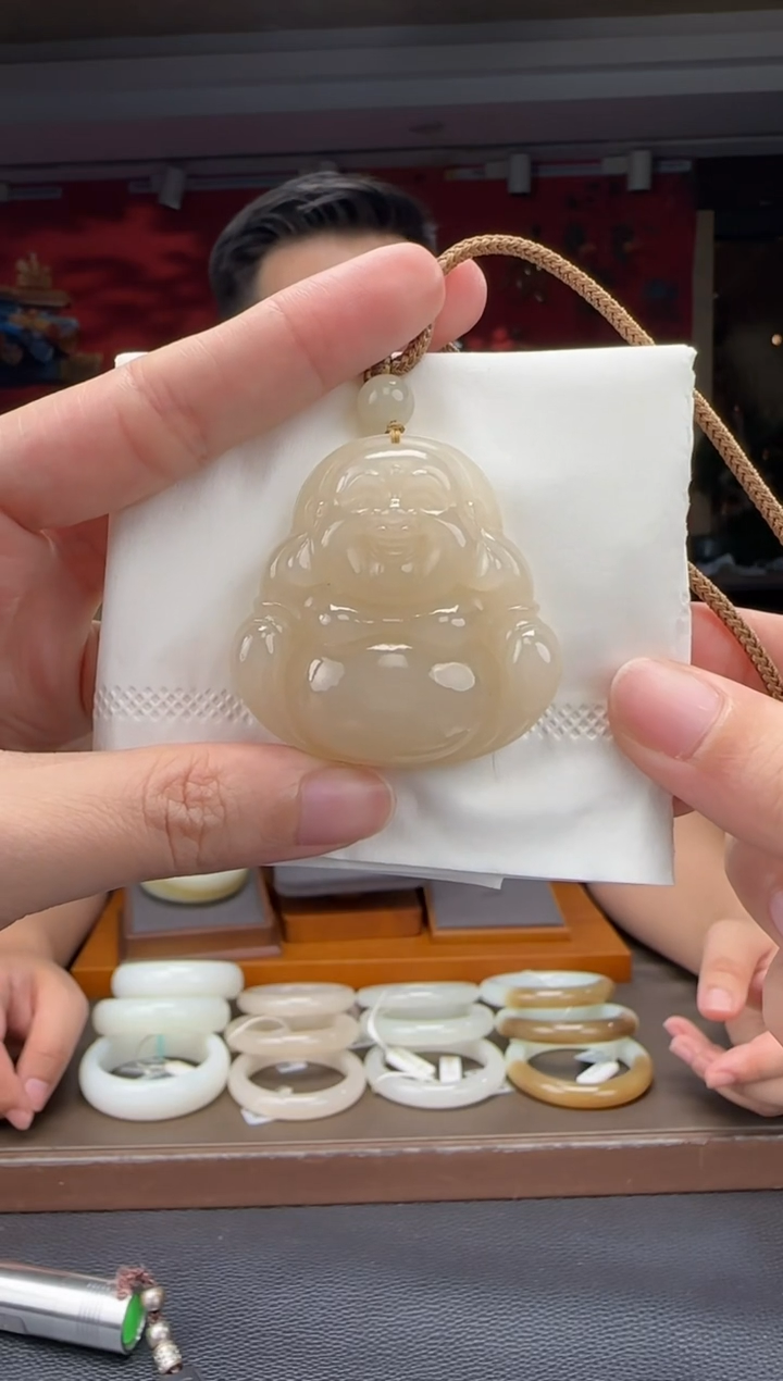 和田玉未镶嵌颈饰藕粉佛公