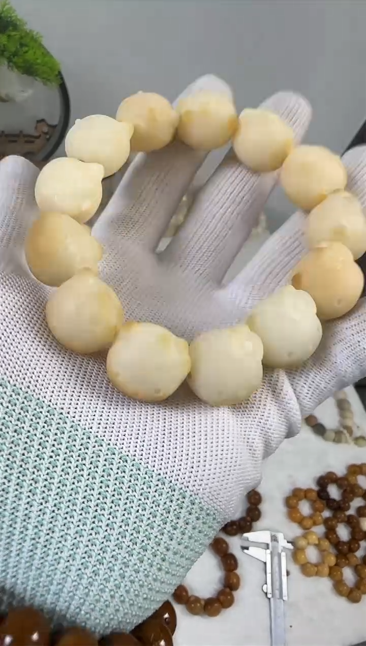 【闪购商品】白玉菩提手串20*雕刻KT猫猫头