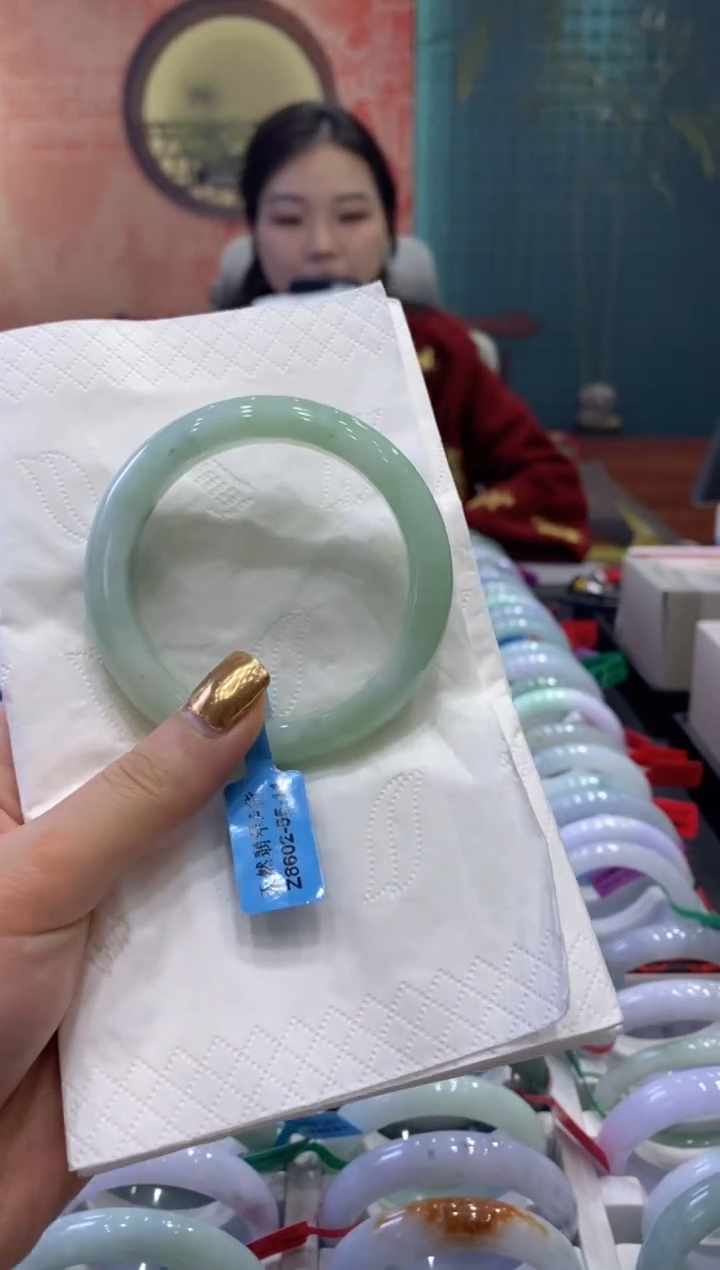 【闪购商品】翡翠手镯未镶嵌多人03877