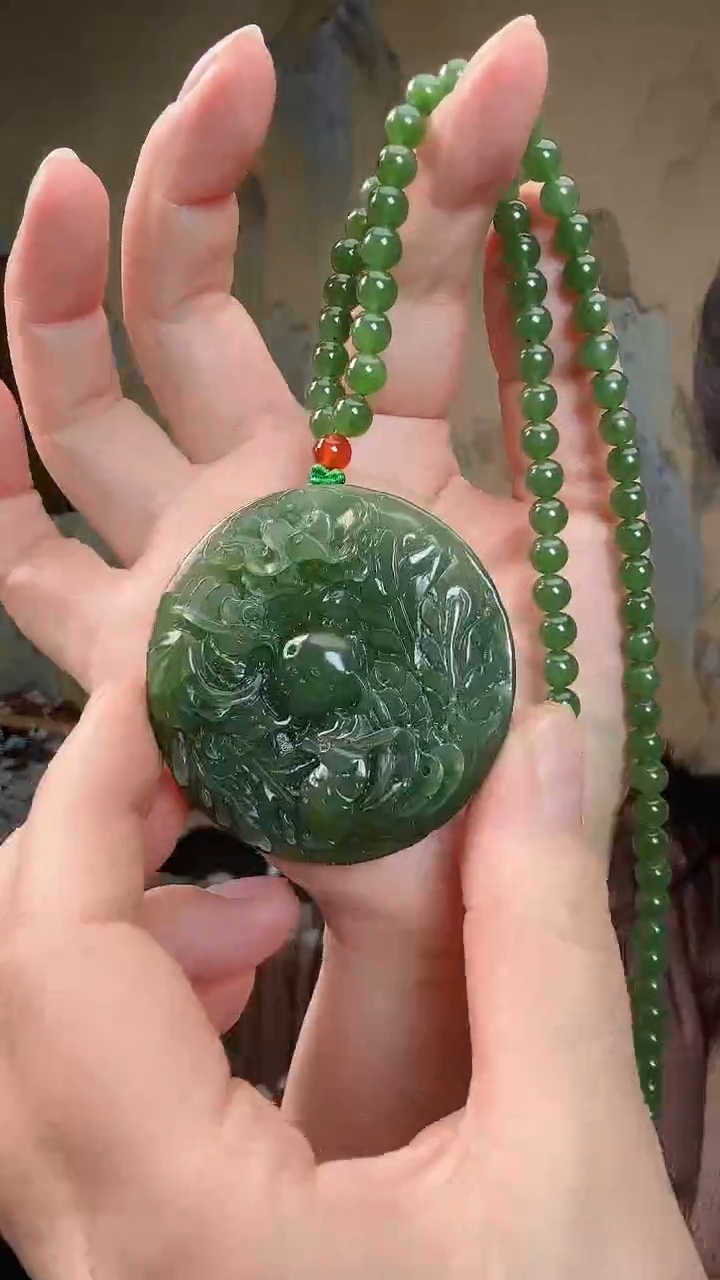 颈饰未镶嵌和田玉.