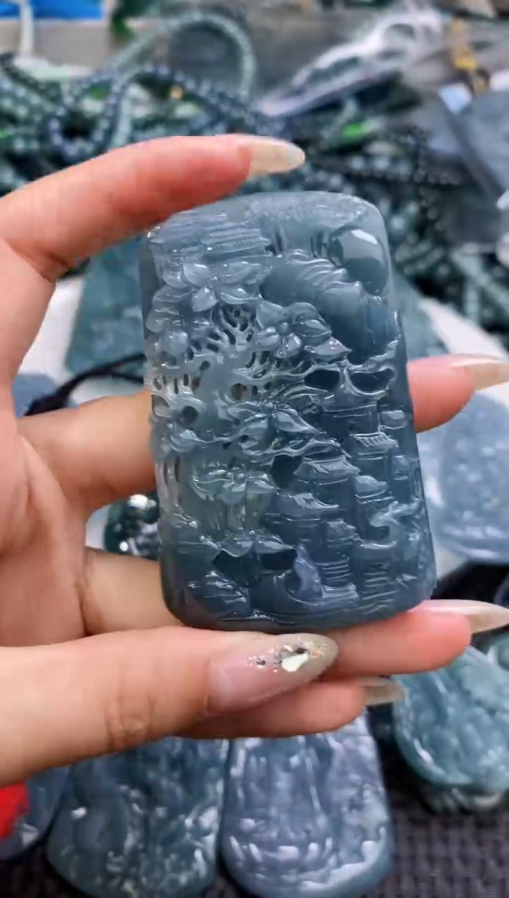 【闪购商品】翡翠颈饰未镶嵌          