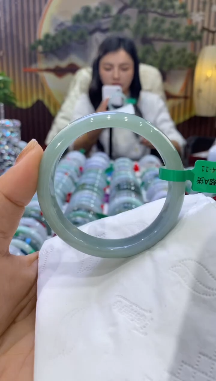 【闪购商品】翡翠手镯未镶嵌多人09841