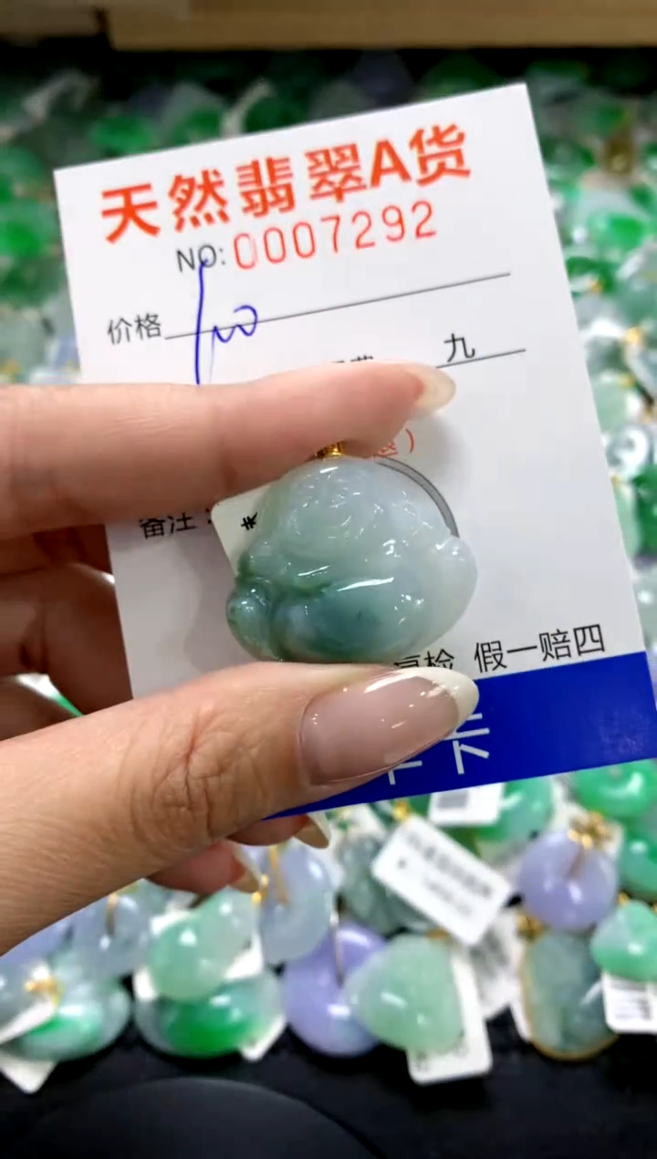 翡翠18K金镶嵌颈饰1111111111111111