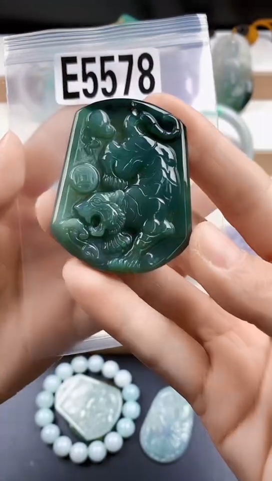 颈饰未镶嵌翡翠天然翡翠吊坠挂件