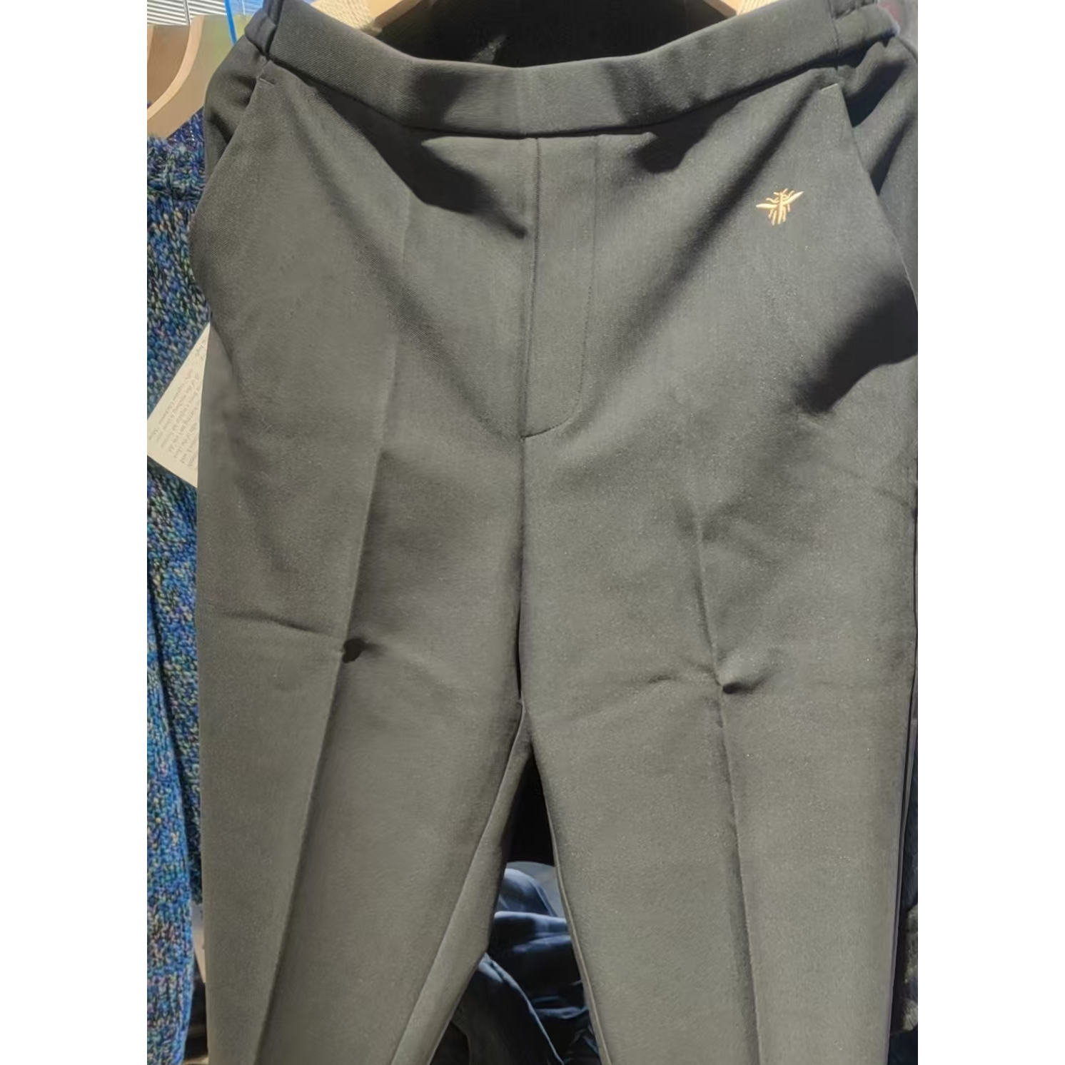 腰部有松紧直筒裤