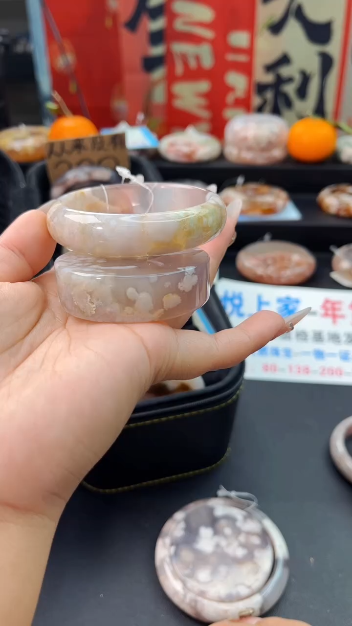 【闪购商品】石英质玉手镯未镶嵌赠送镯心（57圈口）