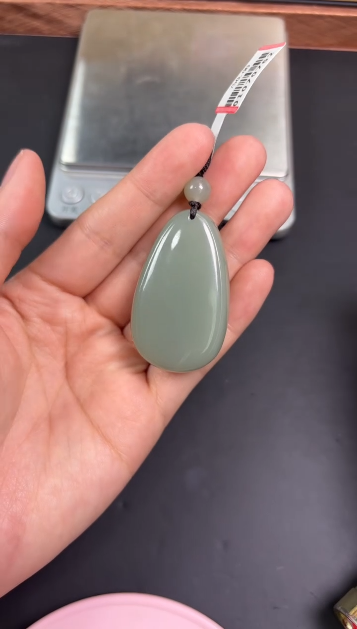 【闪购商品】和田玉吊坠(赠链)未镶嵌且末微色差近矿吊坠