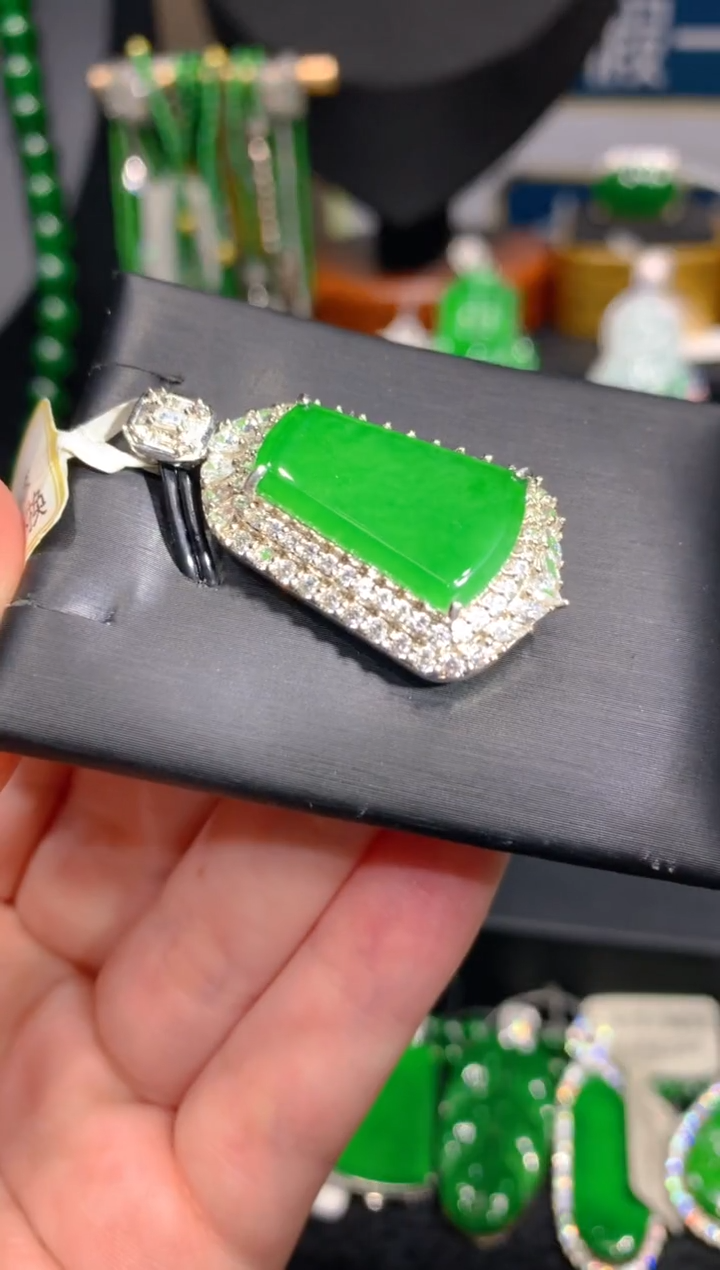 颈饰未镶嵌翡翠4一季