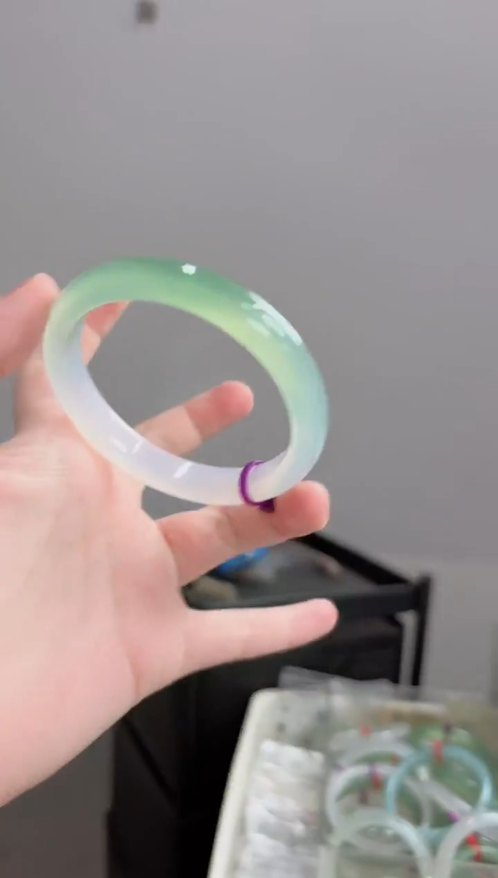 手镯玛瑙/玉髓未镶嵌56-57圈半山水