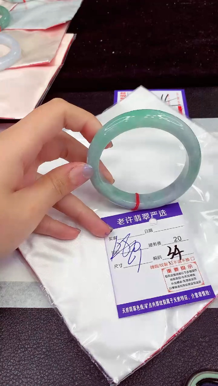 未镶嵌手镯翡翠1