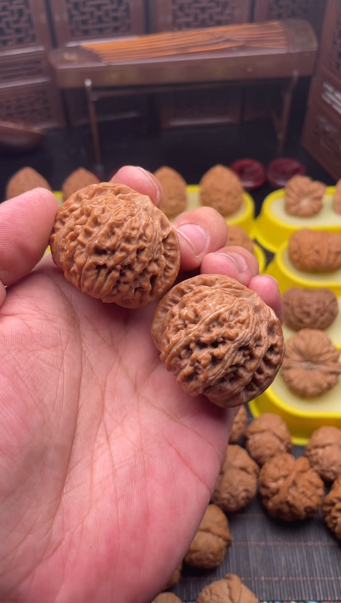 【闪购商品】文玩核桃把件42红皮山地四座楼