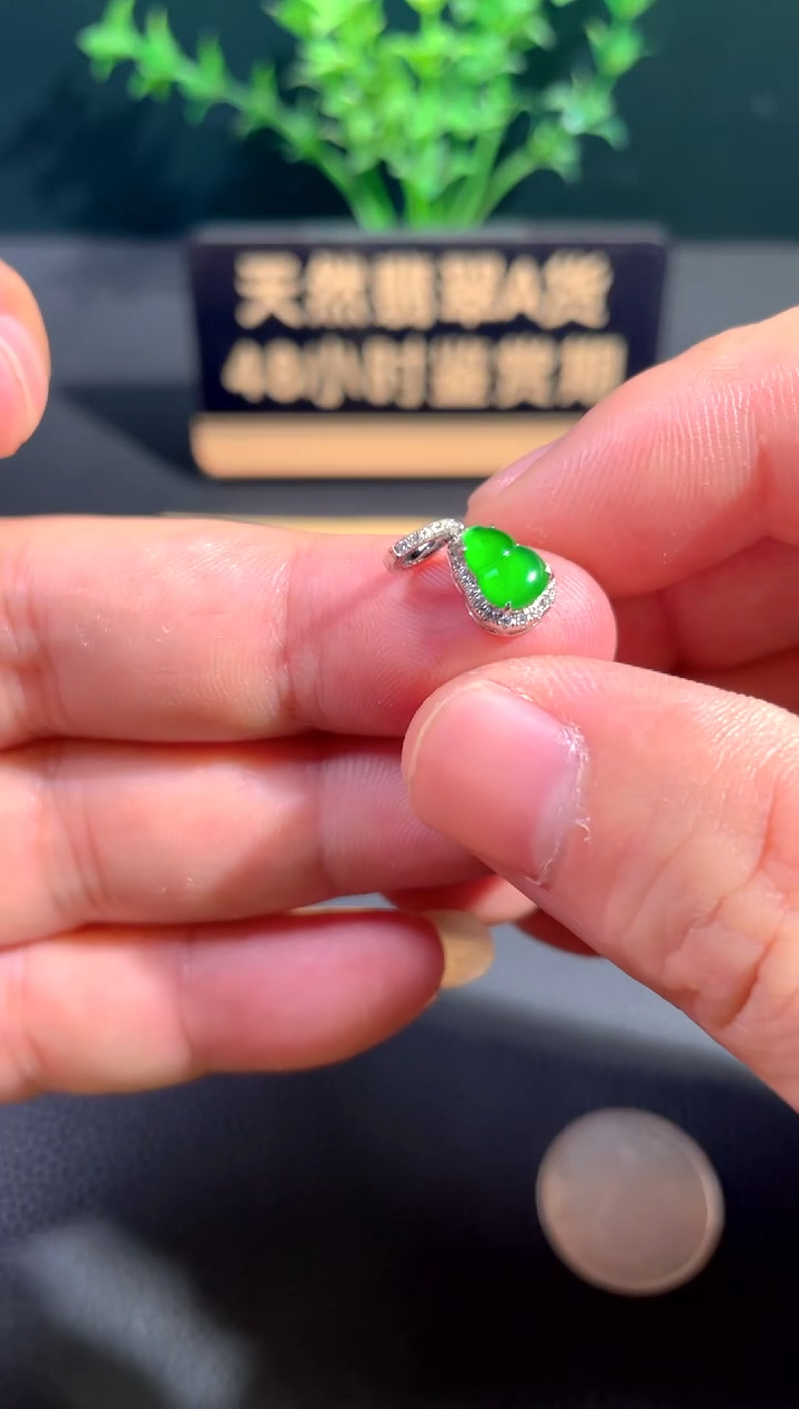 颈饰18K金镶嵌翡翠翡翠