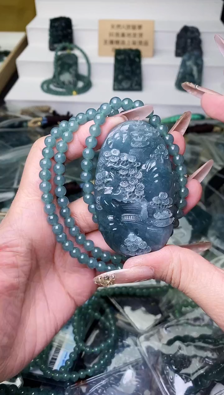 颈饰未镶嵌翡翠 1