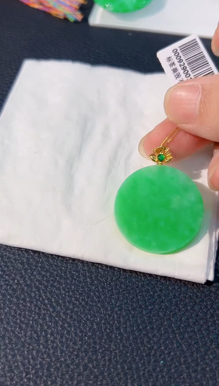 颈饰18K金镶嵌翡翠 缅料A货/支持复检/一件