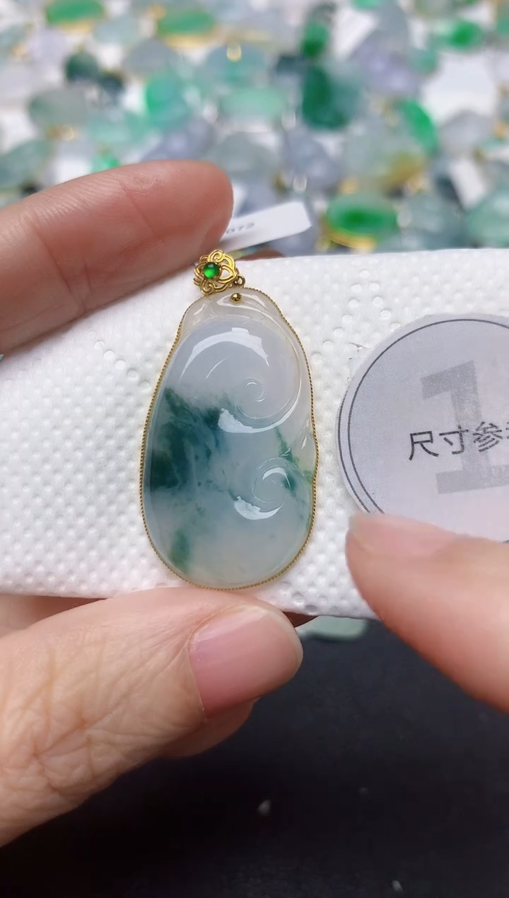 颈饰18K金镶嵌翡翠天然缅甸A货翡翠
