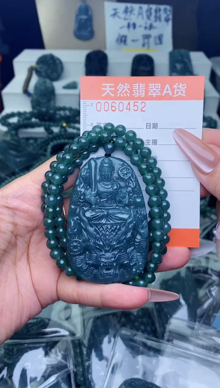 翡翠未镶嵌颈饰·············