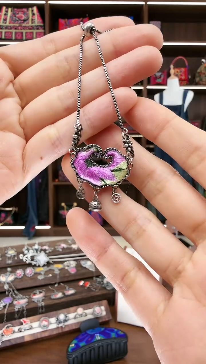 【闪购商品】织绣25蚩梦苗族古绣