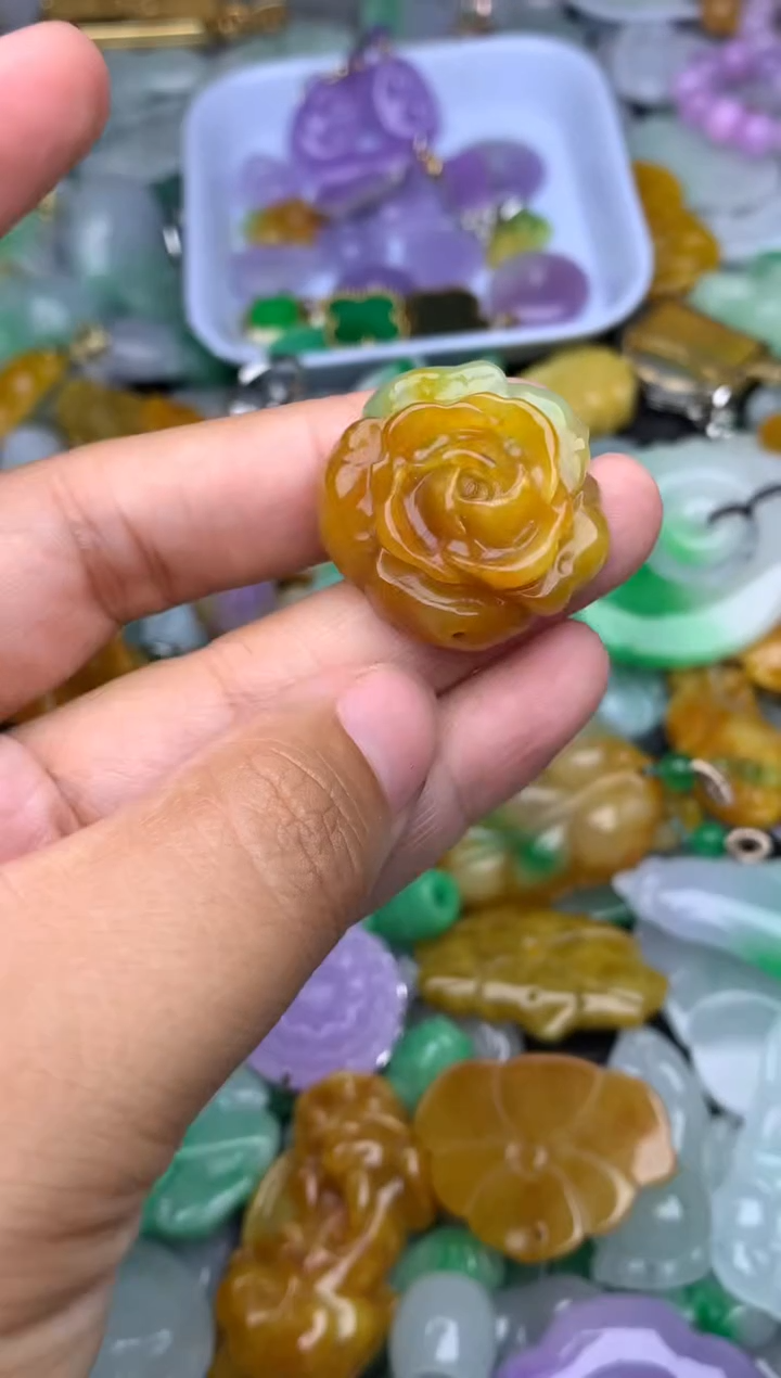 颈饰未镶嵌翡翠天然缅甸翡翠吊坠