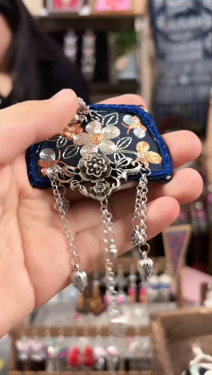 织绣民族风非遗老绣饰品470