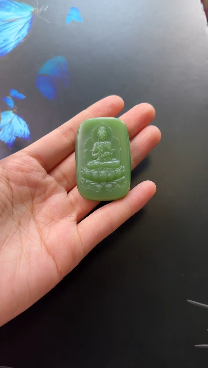 颈饰未镶嵌和田玉吊坠