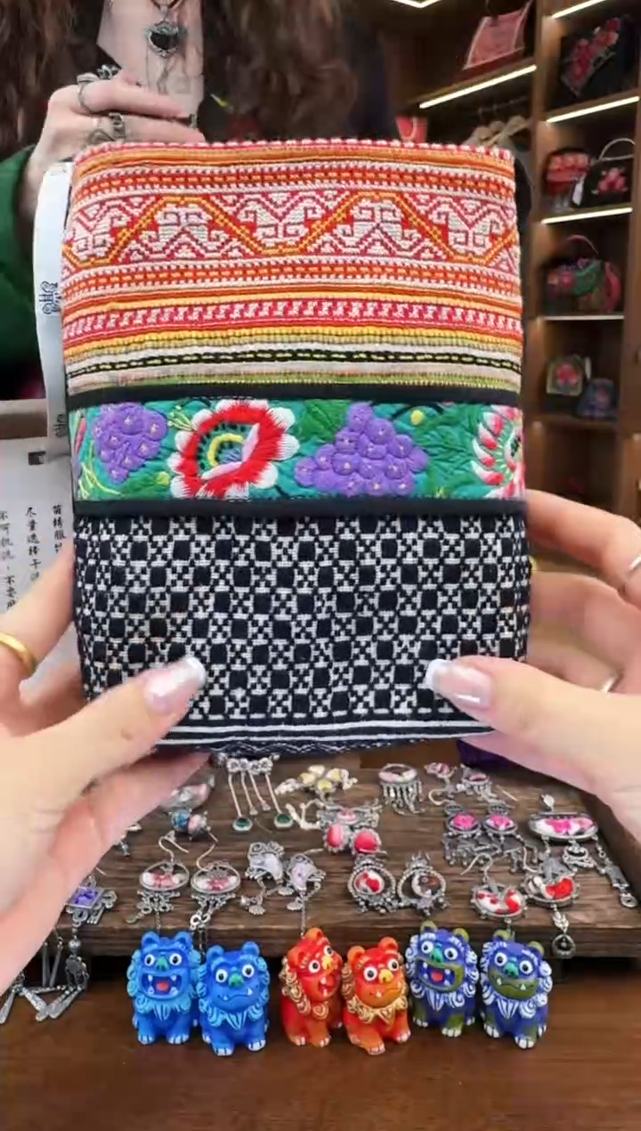 【闪购商品】织绣L614黔东南苗族刺绣