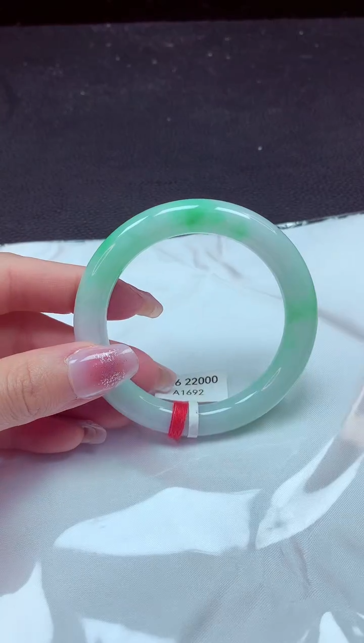 【闪购商品】翡翠手镯未镶嵌镯子56+