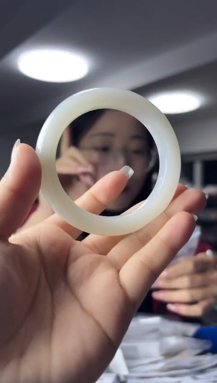 未镶嵌手镯和田玉圈口55**（多样性发一件）