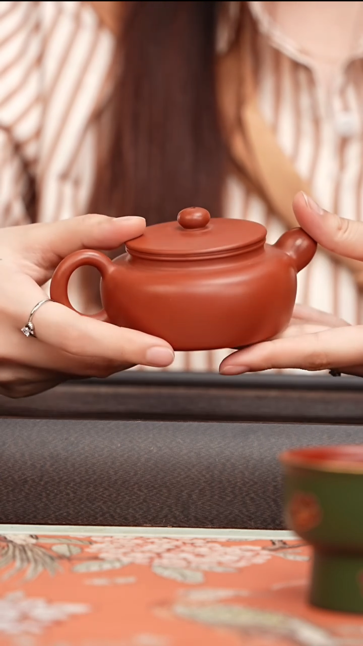 茶壶紫砂超精工红皮龙双线德钟160cc