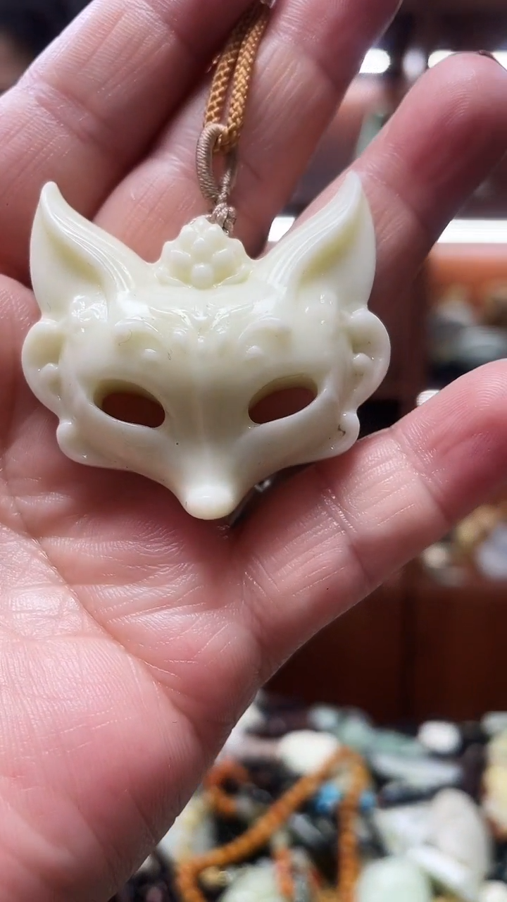 未镶嵌蛇纹石玉吊坠     