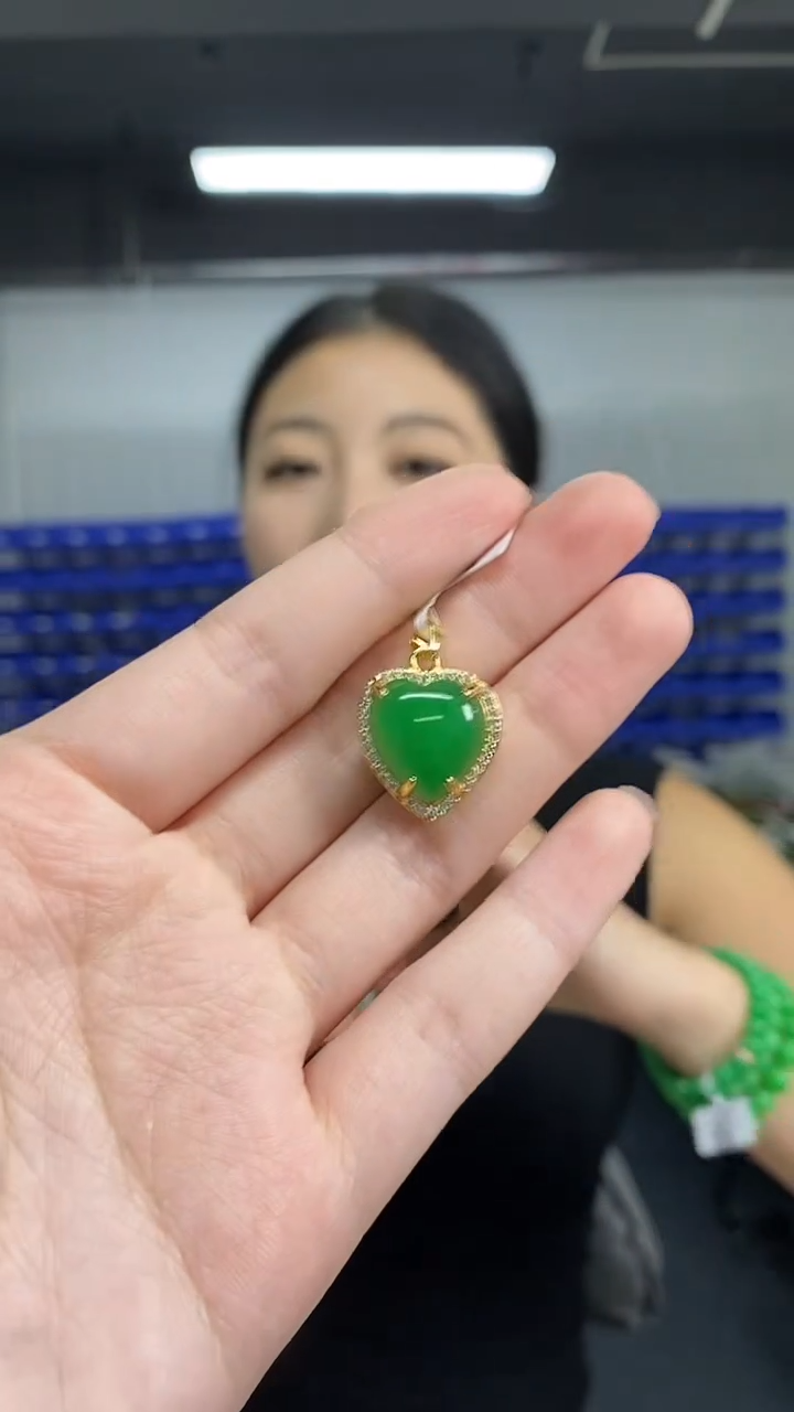 颈饰未镶嵌翡翠多样性发其一颜色微差