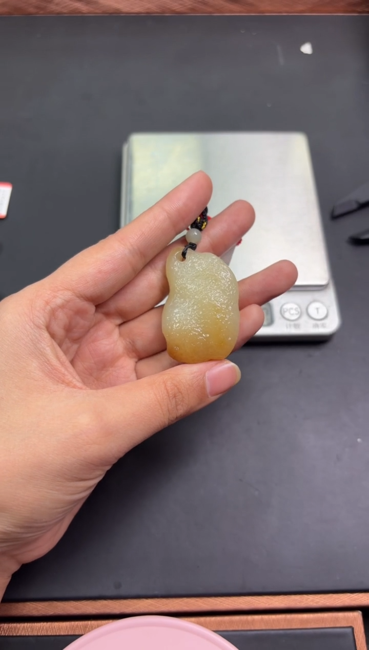 【闪购商品】和田玉吊坠(赠链)未镶嵌且末金山微色差吊坠