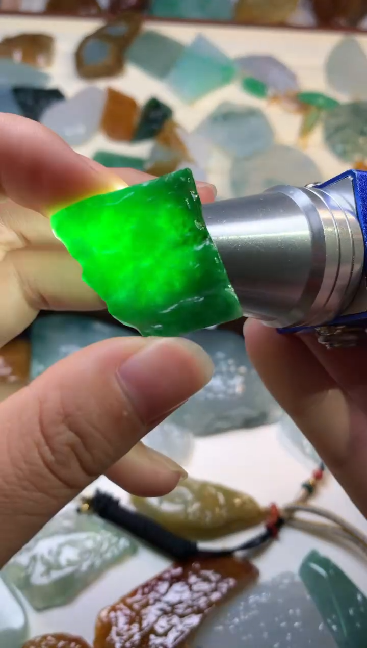 【闪购商品】翡翠颈饰未镶嵌吊坠