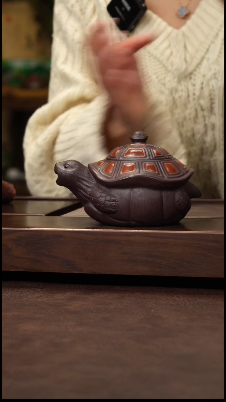 茶壶紫砂紫泥富甲天下手抓壶260cc左右