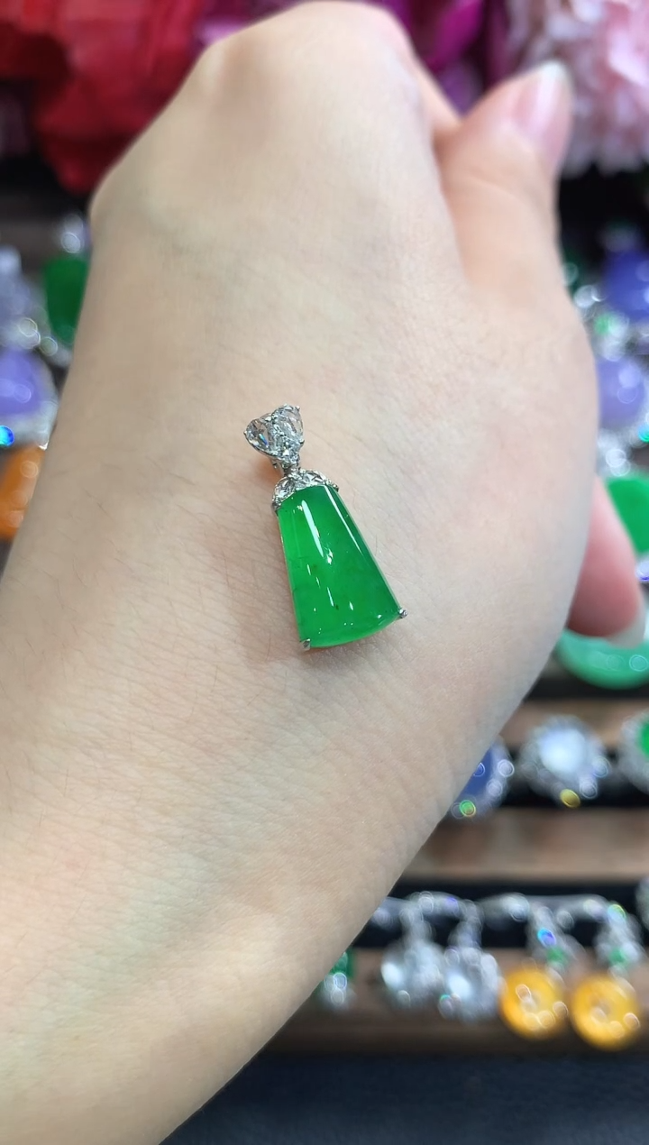 吊坠(不含链)18K金镶嵌翡翠春日珠宝 D39