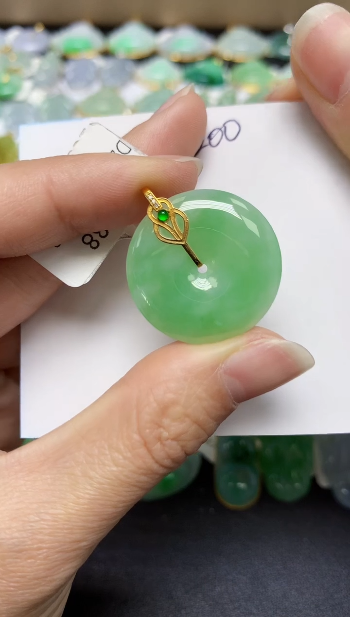 翡翠18K金镶嵌颈饰 天然翡翠A货