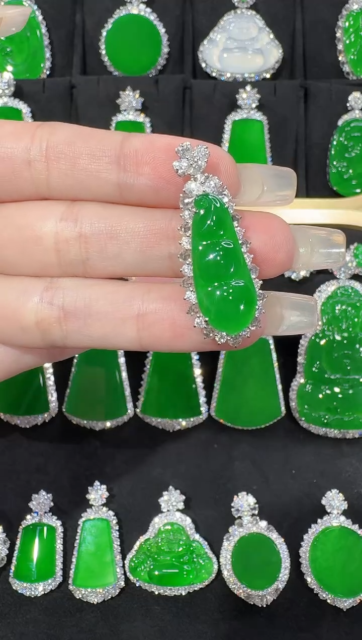 颈饰18K金镶嵌翡翠豆子天然A货翡翠72h鉴赏期