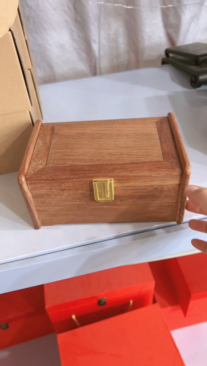 【闪购商品】大果紫檀（缅甸花梨）铜扣款首饰盒一个