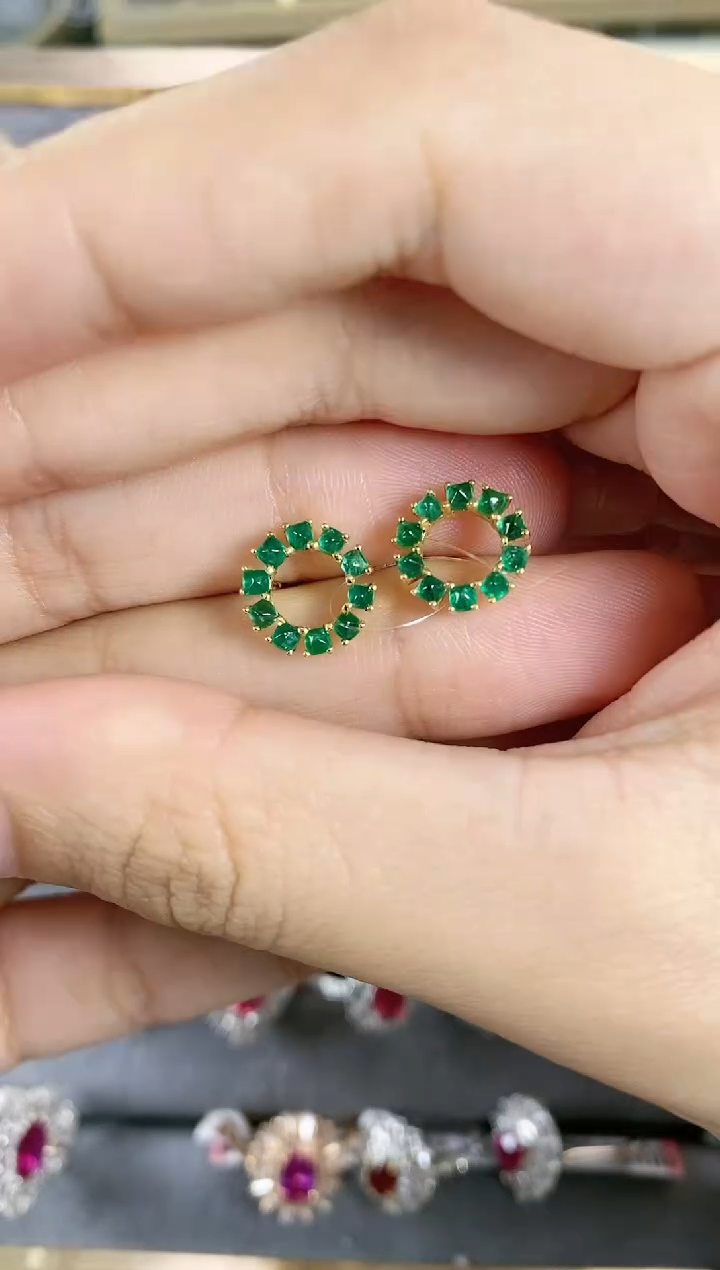 耳饰18K金镶嵌祖母绿·