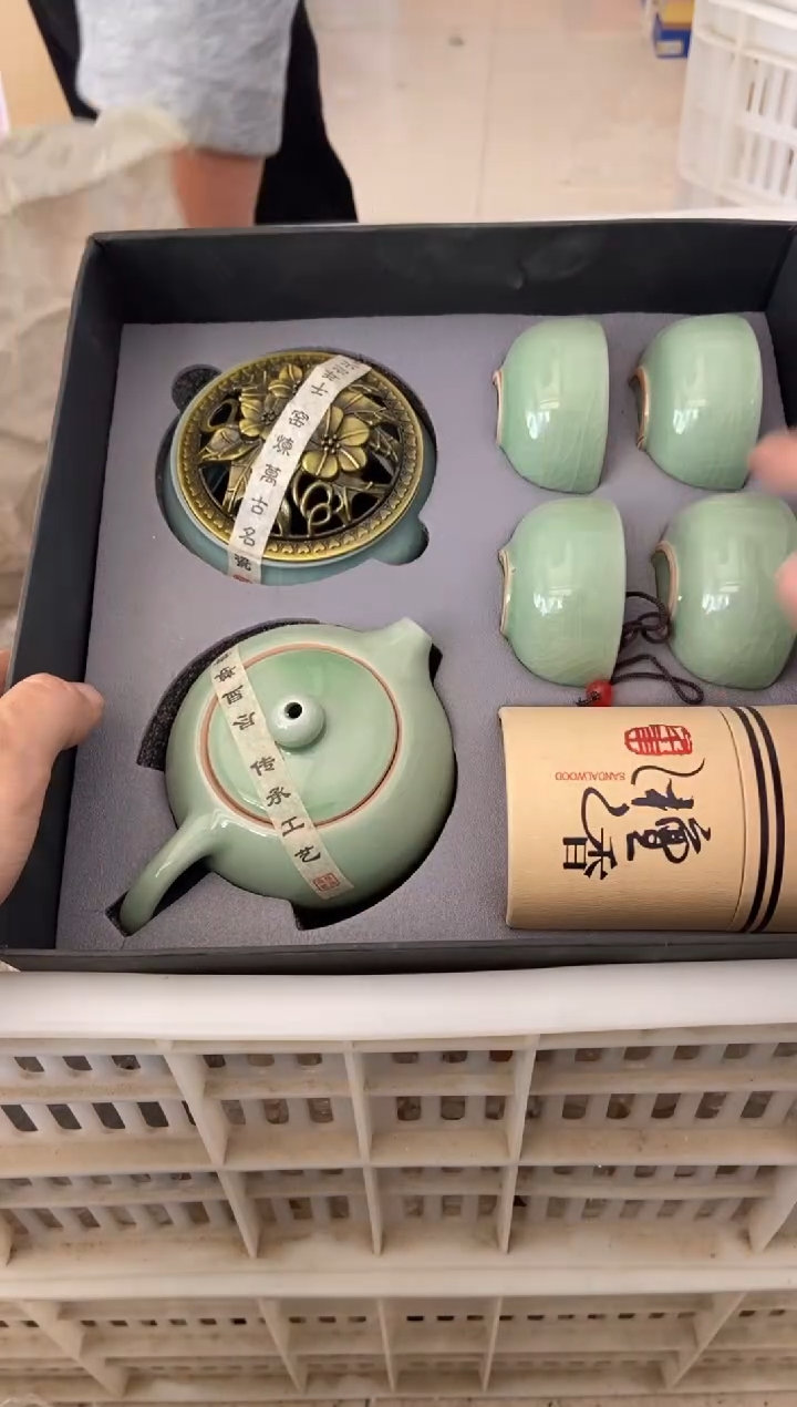 无运费险有瑕疵的摄影的产品有使用过的痕迹有点脏介意勿拍杯