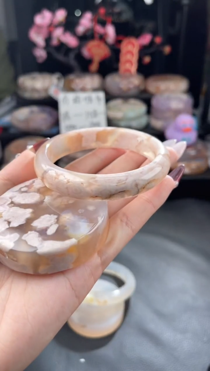【闪购商品】石英质玉手镯未镶嵌58