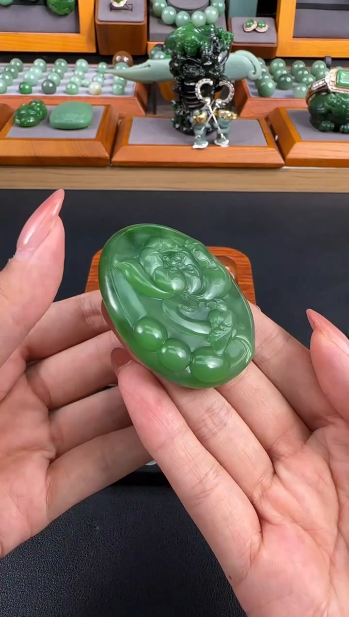 和田玉未镶嵌颈饰吊坠