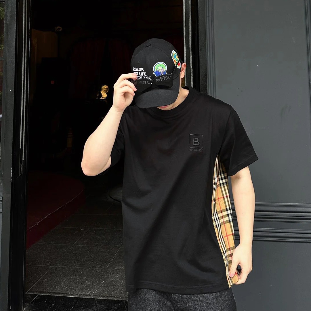 【双旦好礼】博柏利棉质侧边格纹图B字徽标T恤男女黑/白色