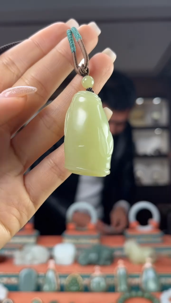 颈饰未镶嵌和田玉佩佩