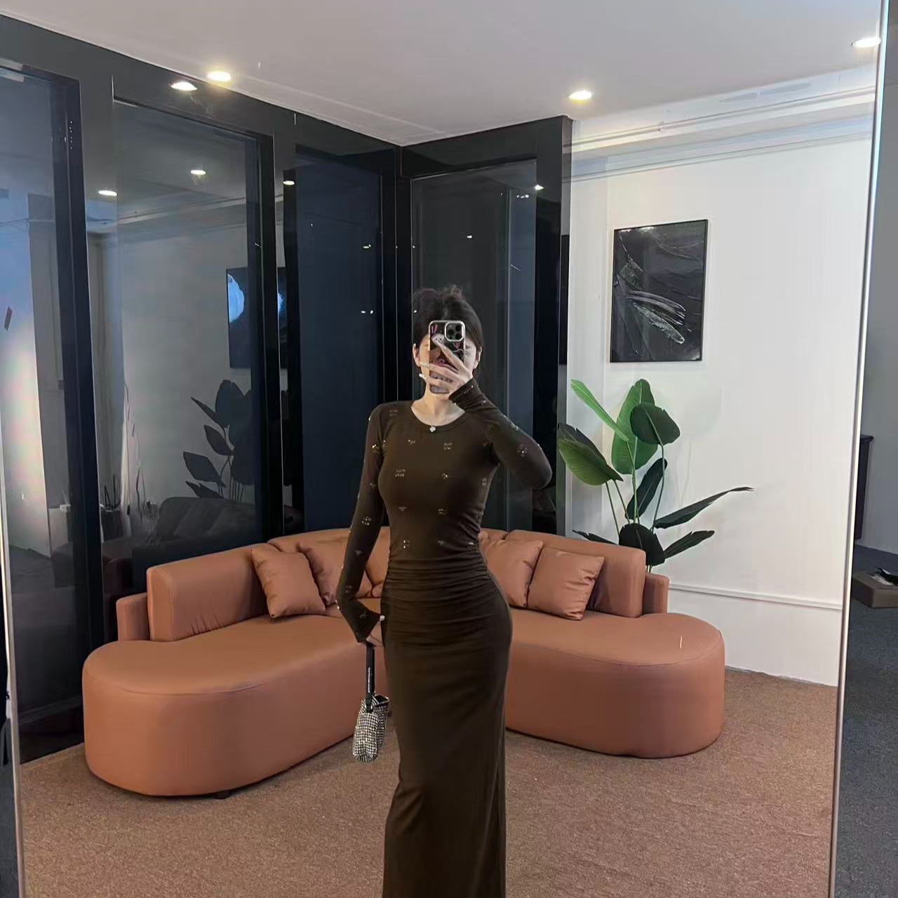 【Gouya】赫本风性感圆领长袖连衣裙2025早秋小棕裙修身显瘦长裙