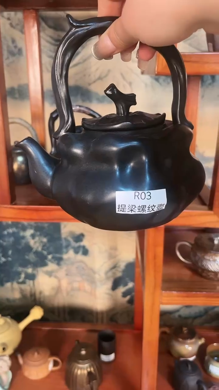 【闪购商品】R03柿子提梁螺纹壶全手老岩泥