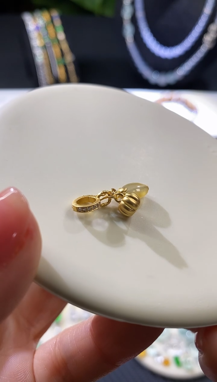 【闪购商品】翡翠挂件未镶嵌滴溜